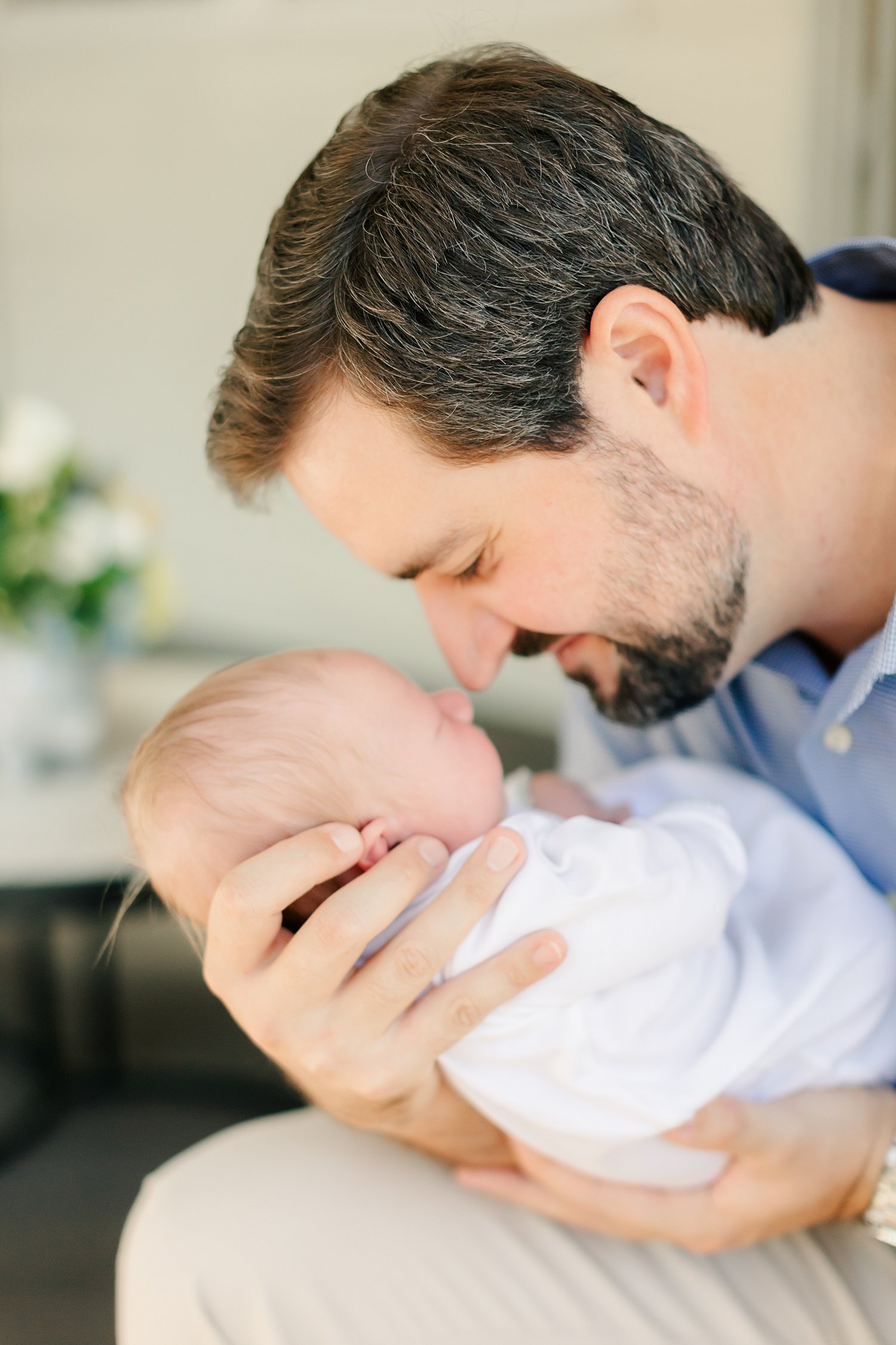 sarah-schmidt-photography-virginia-newborn-photographer-elegant-in-home-lifestyle-newborn-session-with-golden-retriever_0048.jpg