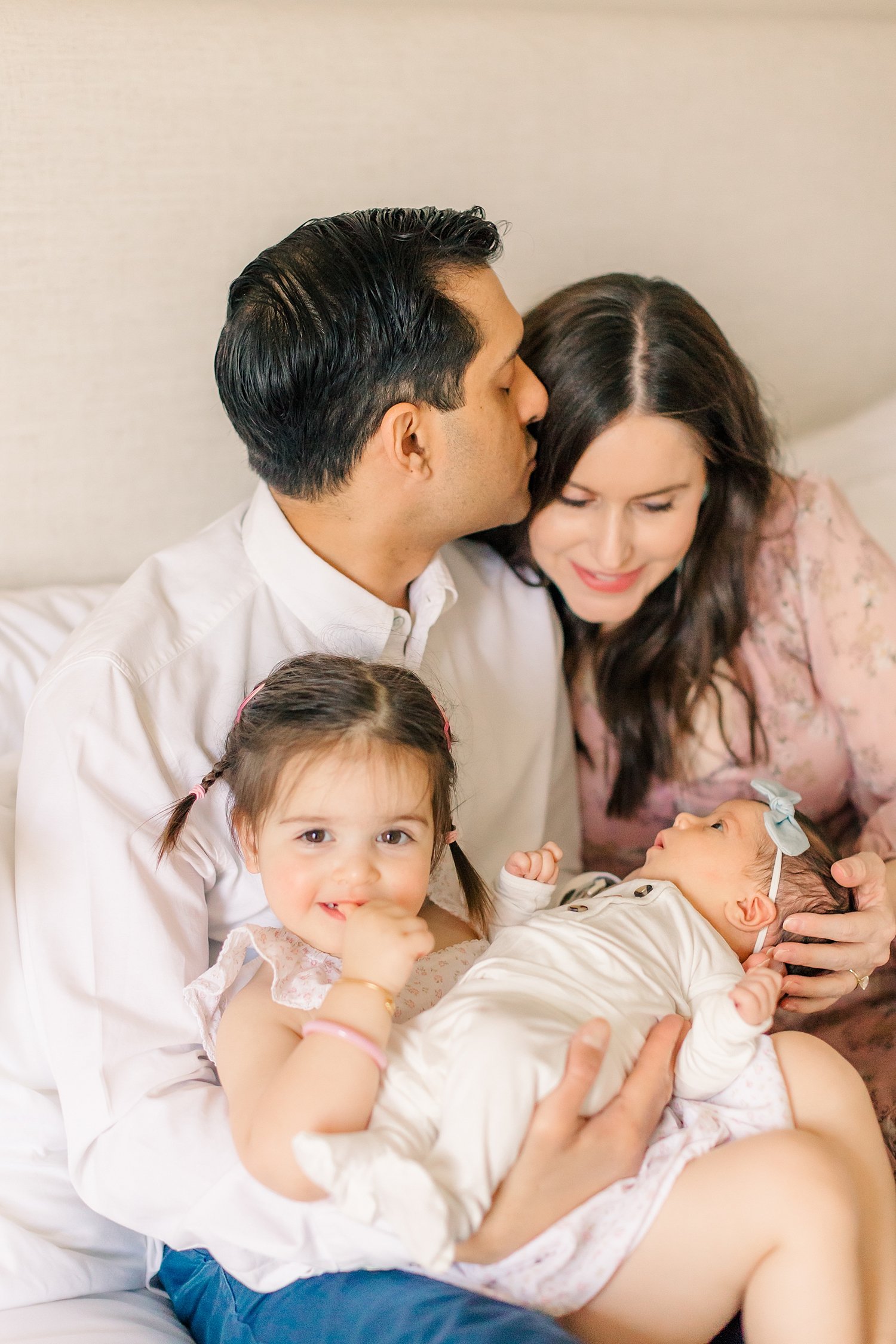 sarah-schmidt-photography-virginia-newborn-photographer-in-home-lifestyle-newborn-session-second-daughter-girls_0015.jpg