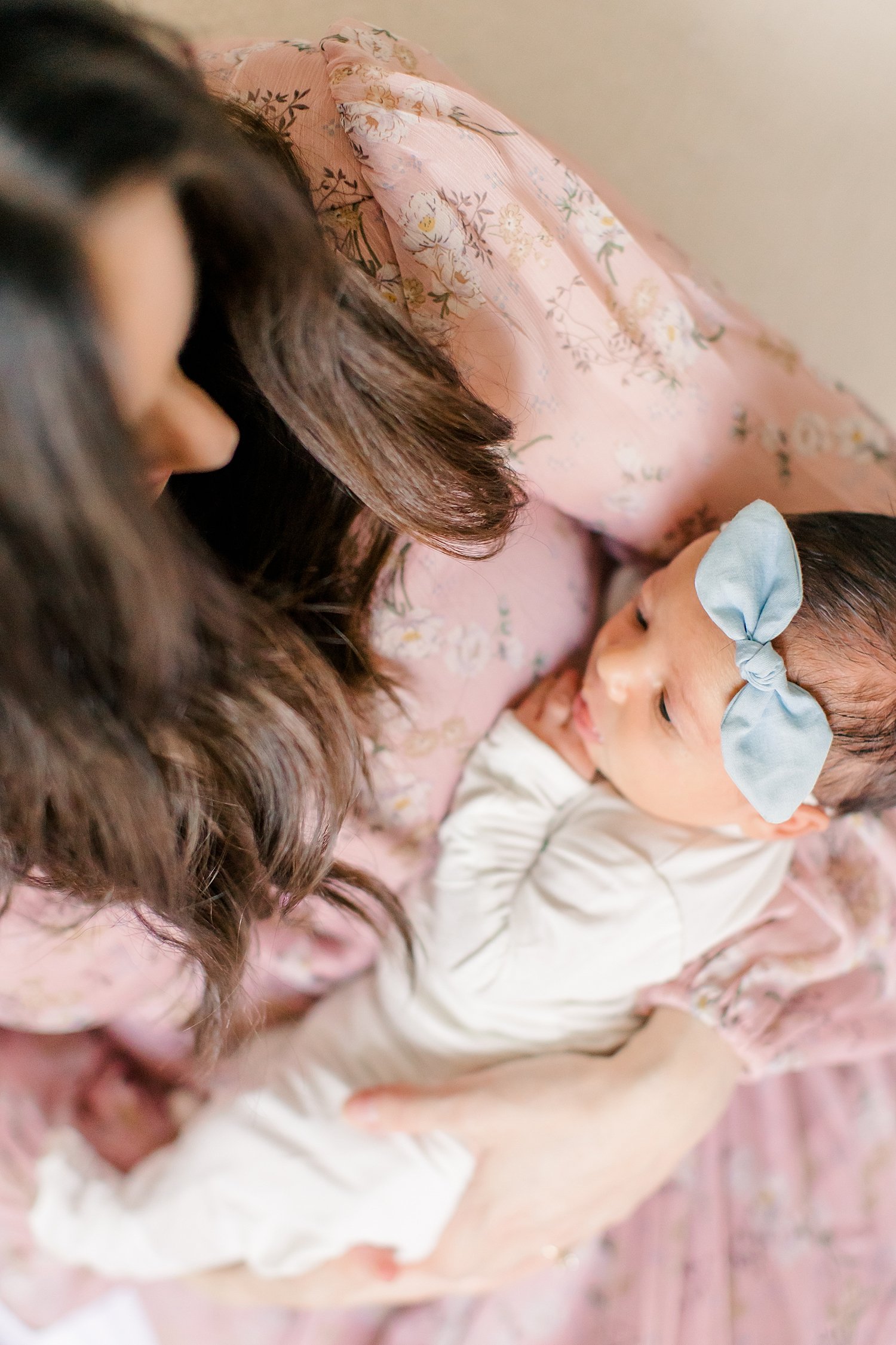 sarah-schmidt-photography-virginia-newborn-photographer-in-home-lifestyle-newborn-session-second-daughter-girls_0020.jpg