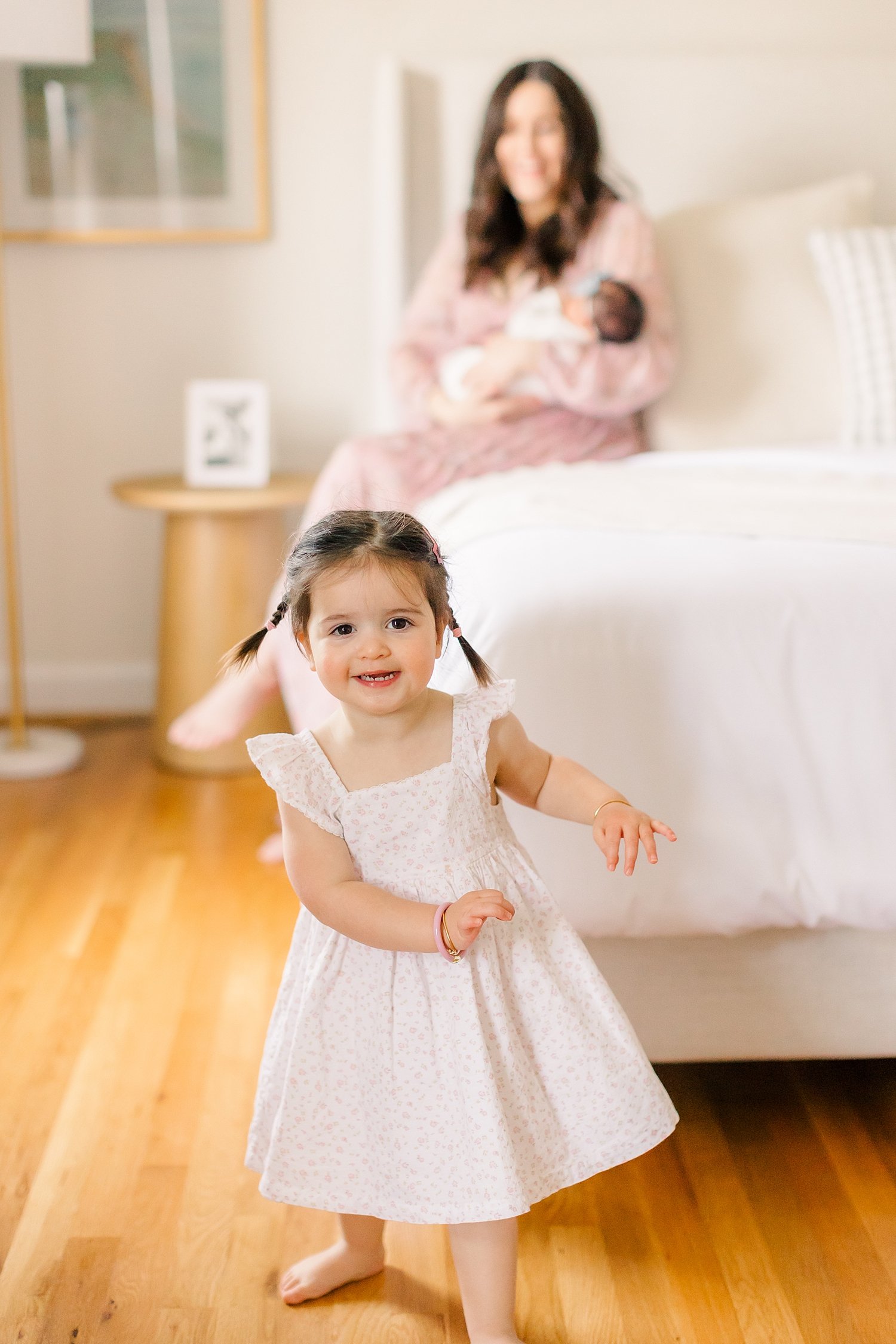 sarah-schmidt-photography-virginia-newborn-photographer-in-home-lifestyle-newborn-session-second-daughter-girls_0022.jpg