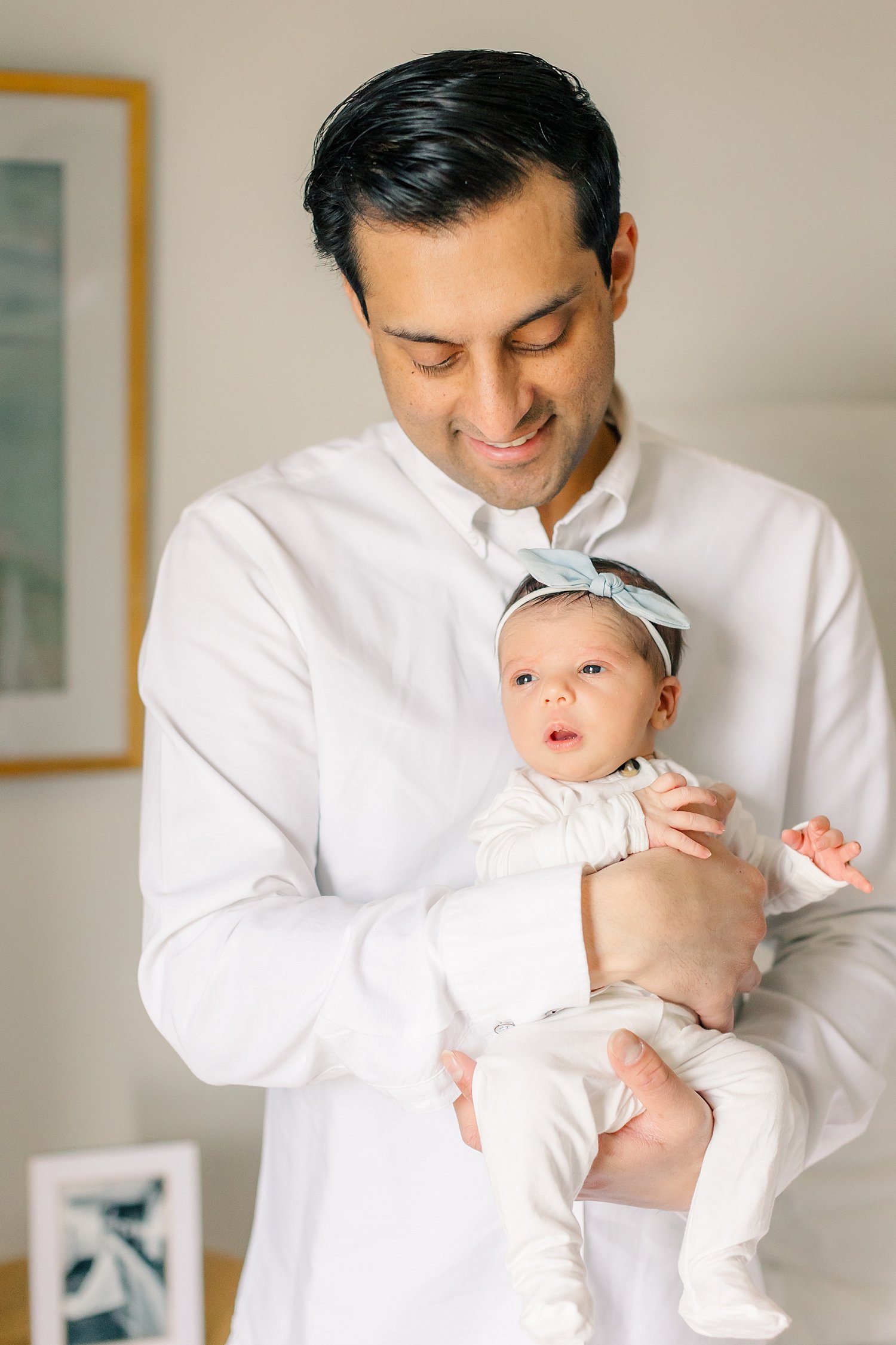 sarah-schmidt-photography-virginia-newborn-photographer-in-home-lifestyle-newborn-session-second-daughter-girls_0024.jpg