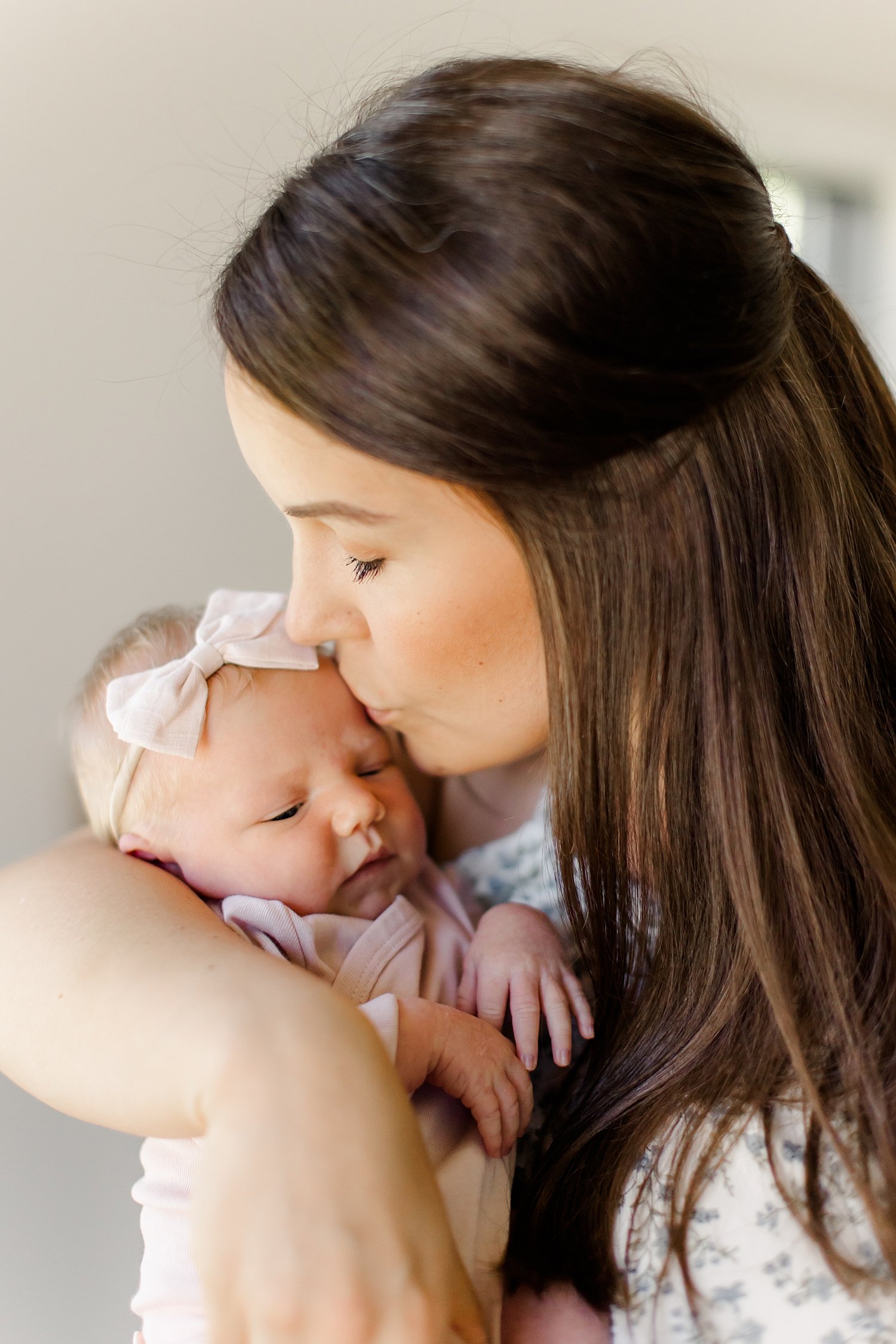 sarah-schmidt-photography-virginia-newborn-photographer-in-home-lifestyle-newborn-session-with-third-child_0024.jpg