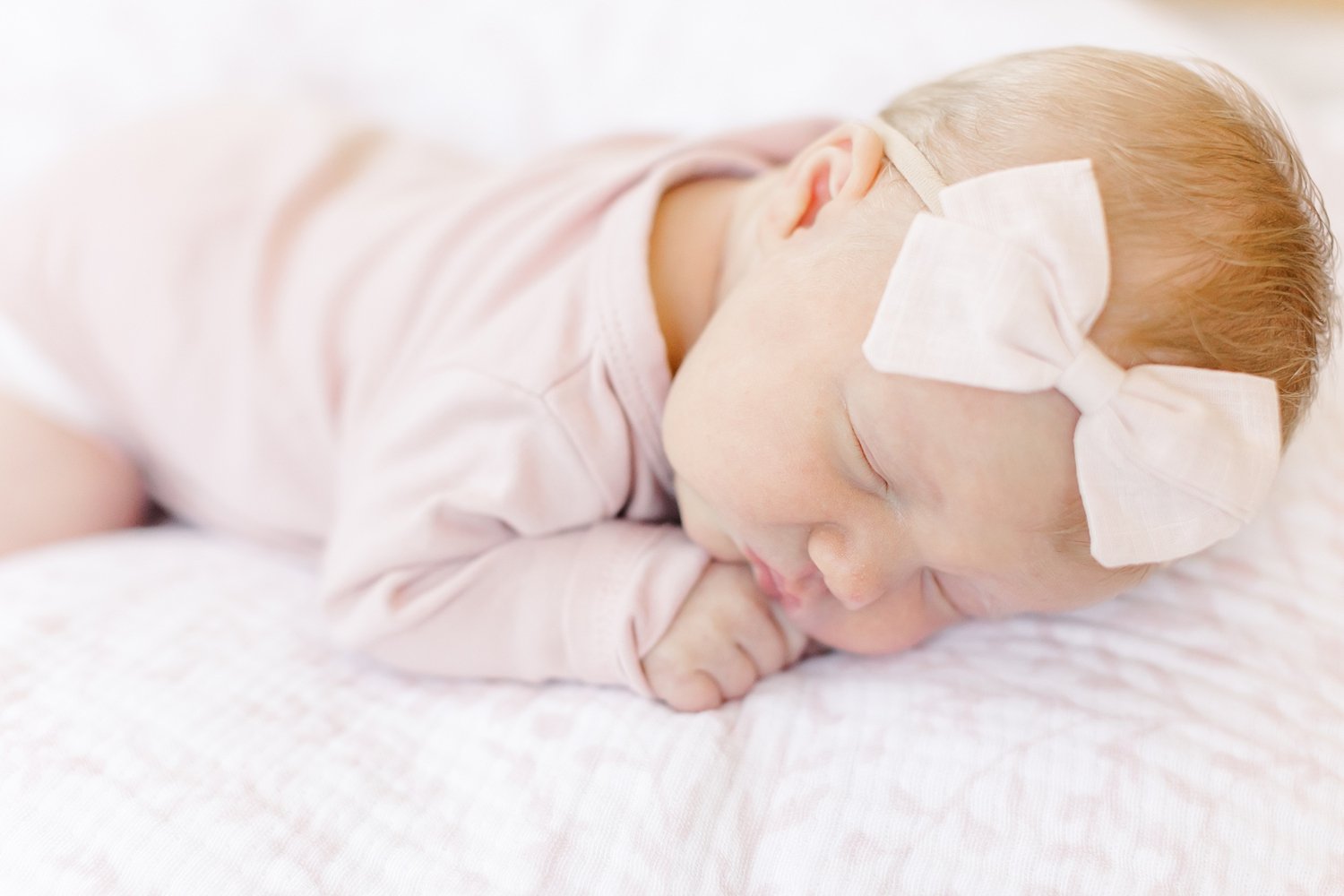 sarah-schmidt-photography-virginia-newborn-photographer-in-home-lifestyle-newborn-session-with-third-child_0030.jpg