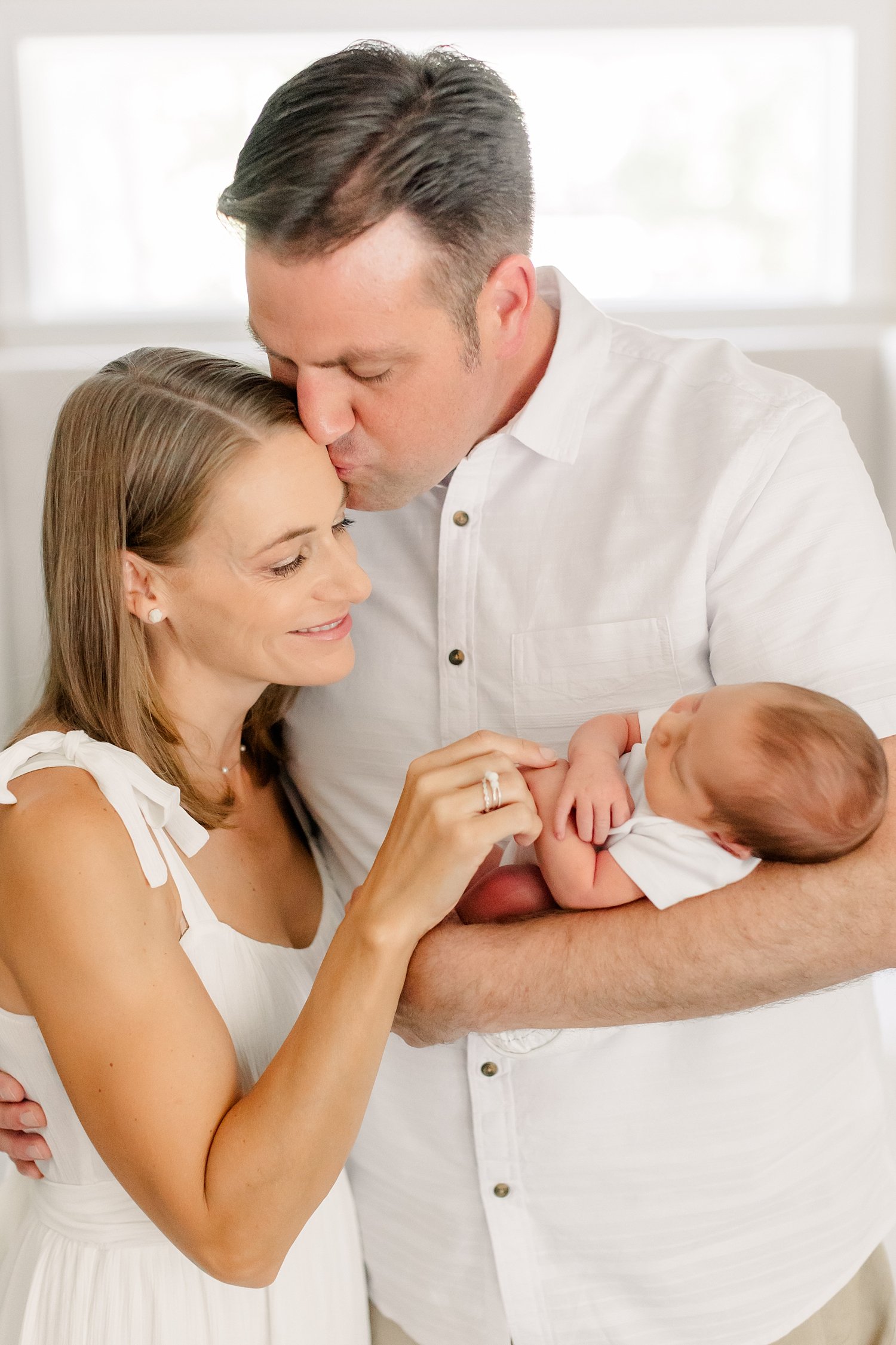 sarah-schmidt-photography-virginia-newborn-photographer-in-home-newborn-boy-session-with-siblings_0034.jpg