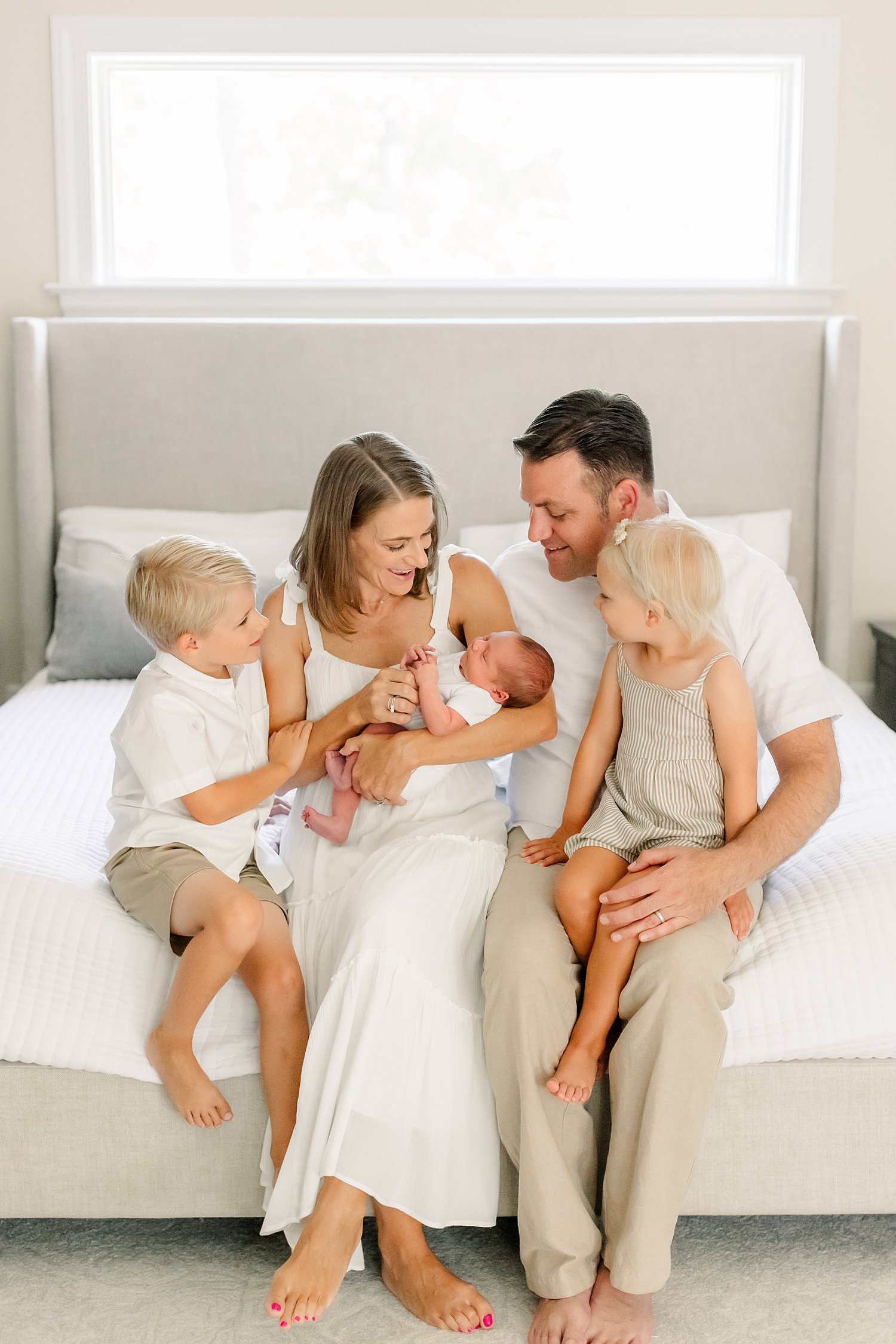 sarah-schmidt-photography-virginia-newborn-photographer-in-home-newborn-boy-session-with-siblings_0002.jpg