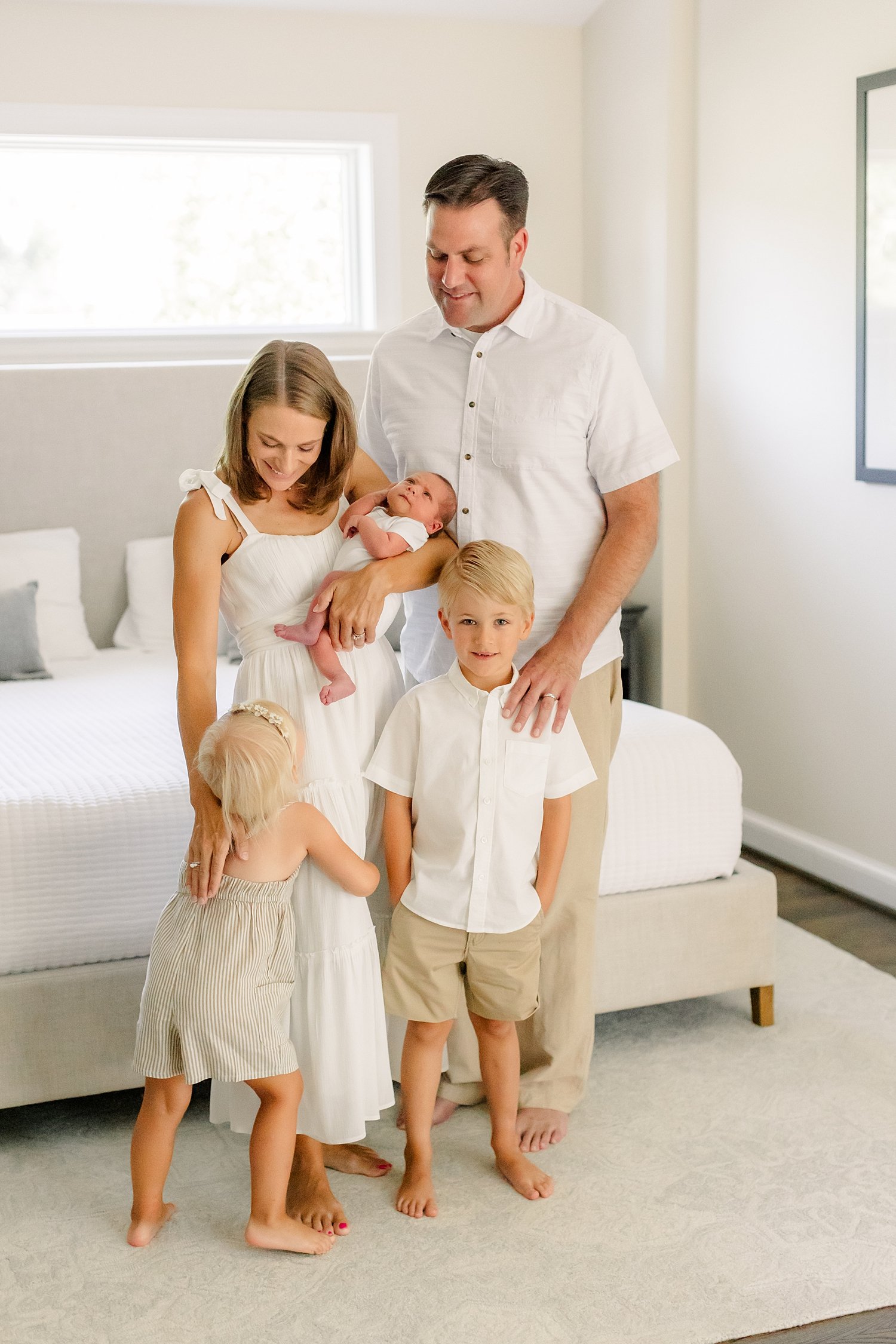 sarah-schmidt-photography-virginia-newborn-photographer-in-home-newborn-boy-session-with-siblings_0008.jpg