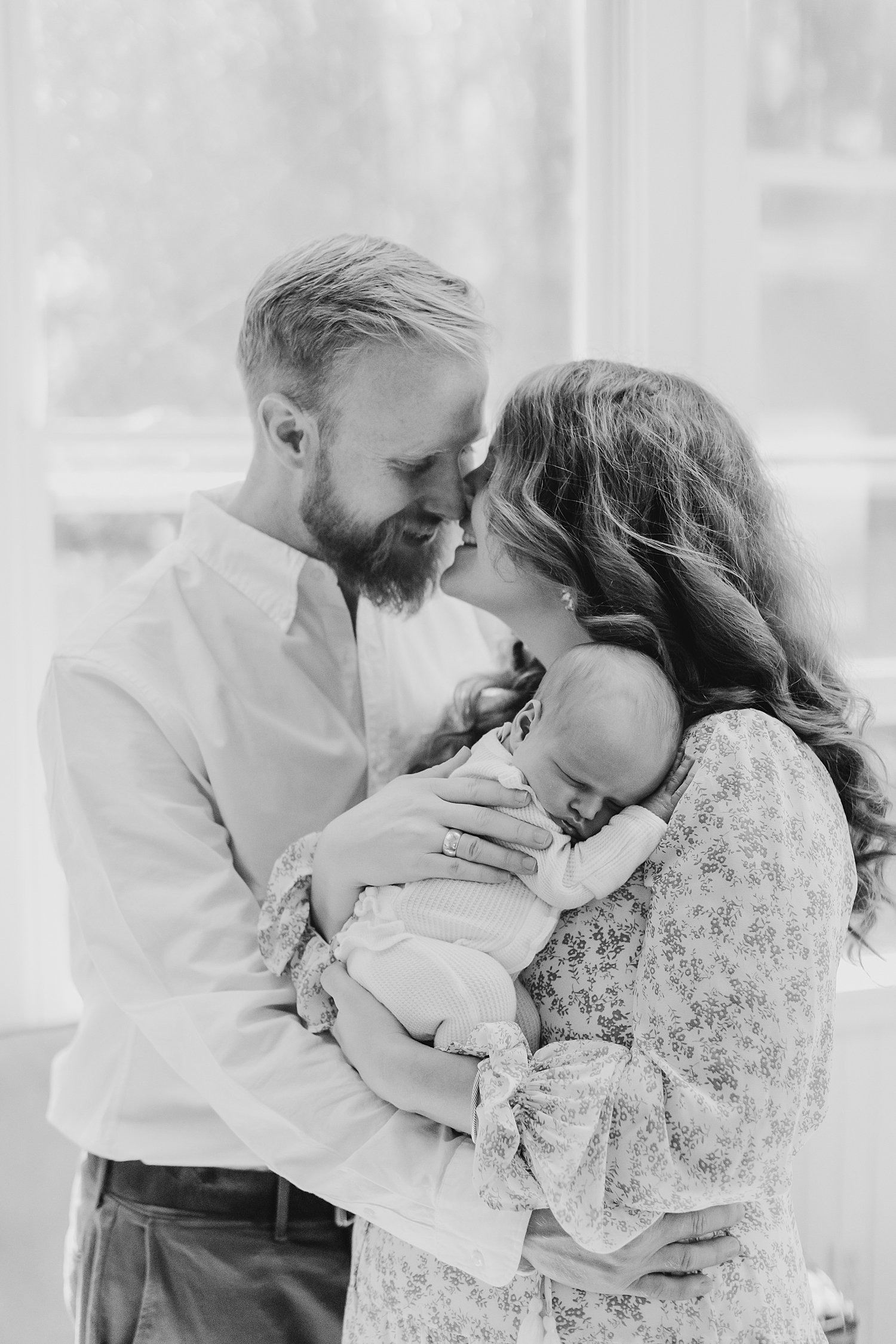 sarah-schmidt-photography-virginia-newborn-photographer-natural-light-in-home-newborn-girl-session_0020.jpg