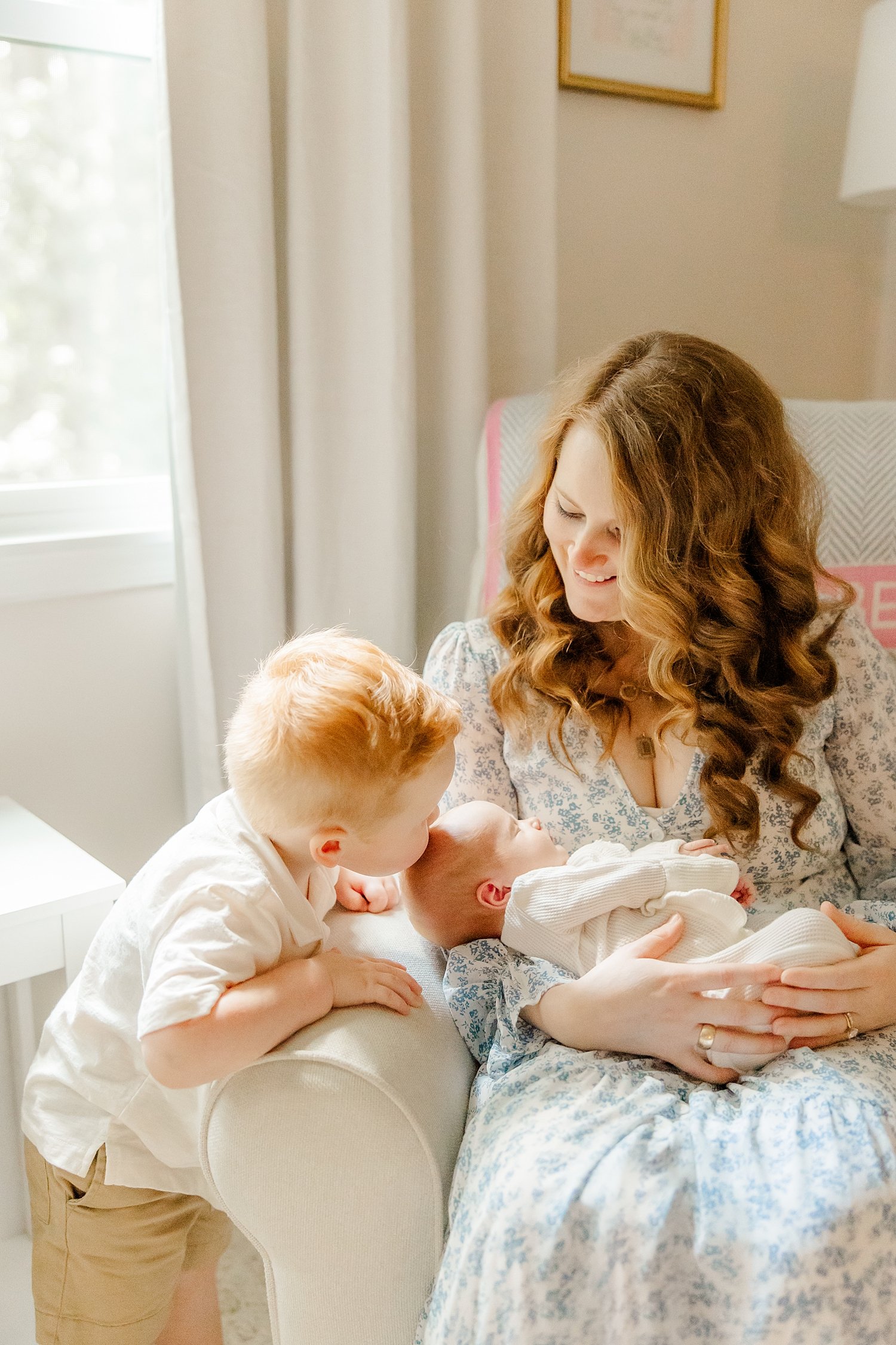 sarah-schmidt-photography-virginia-newborn-photographer-natural-light-in-home-newborn-girl-session_0008.jpg