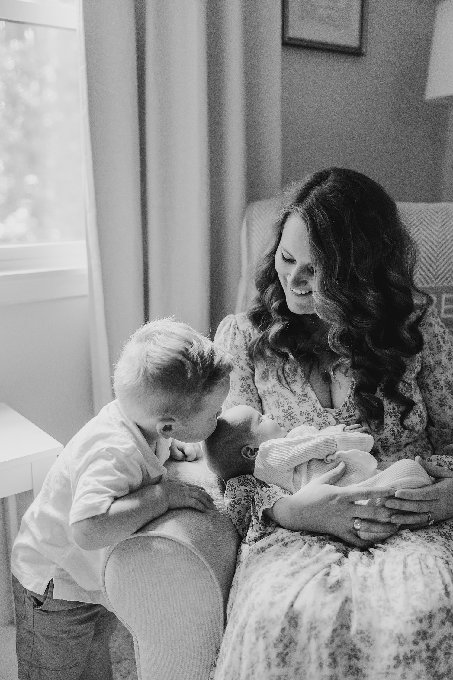 sarah-schmidt-photography-virginia-newborn-photographer-natural-light-in-home-newborn-girl-session_0009.jpg