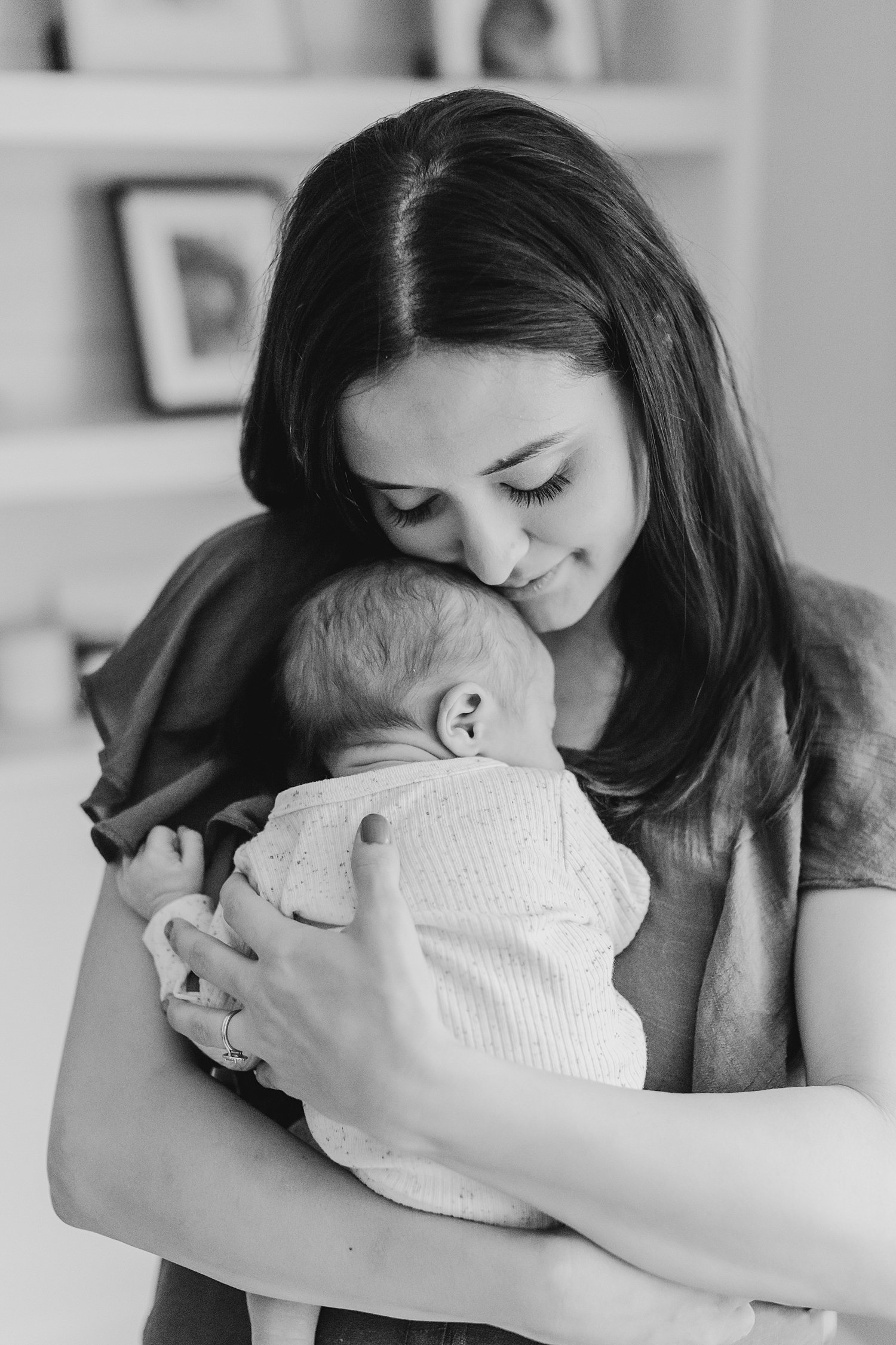 sarah-schmidt-photography-virginia-newborn-photographer-rexlaxed-in-home-lifestyle-newborn-session-boys_0039.jpg