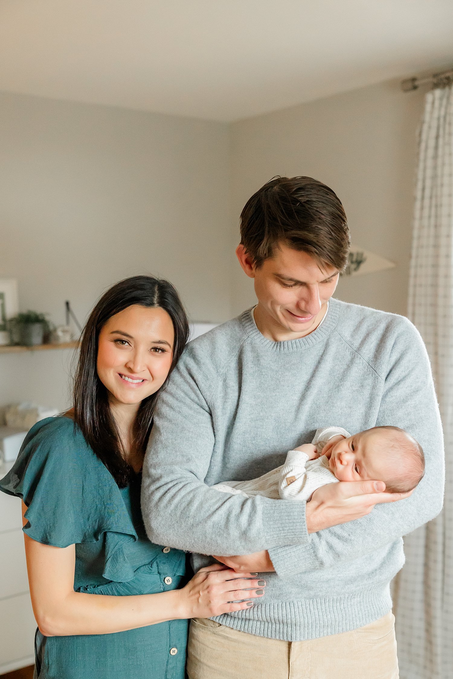 sarah-schmidt-photography-virginia-newborn-photographer-rexlaxed-in-home-lifestyle-newborn-session-boys_0060.jpg